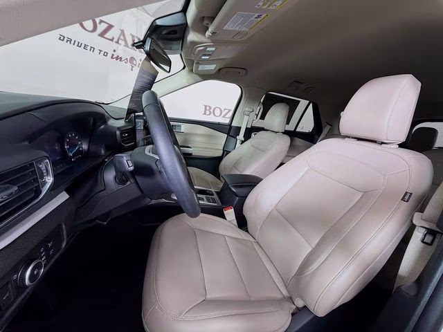 2023 White Metallic Ford Explorer XLT RWD SUV