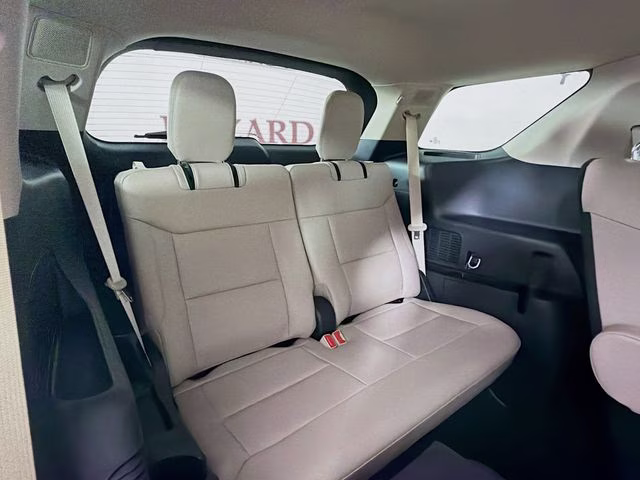 2023 White Metallic Ford Explorer XLT RWD SUV