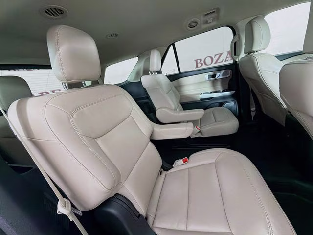 2023 White Metallic Ford Explorer XLT RWD SUV