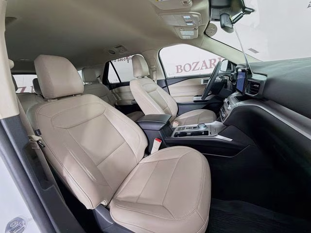 2023 White Metallic Ford Explorer XLT RWD SUV