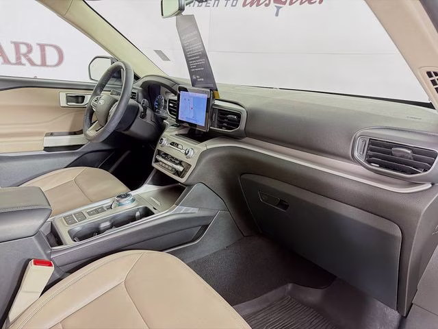 2023 White Metallic Ford Explorer XLT RWD SUV