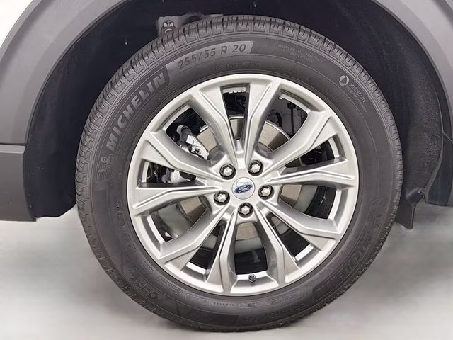 2023 White Metallic Ford Explorer XLT RWD SUV
