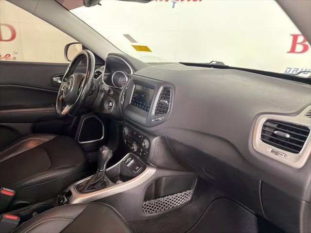 2020 White Clearcoat Jeep Compass Latitude FWD SUV