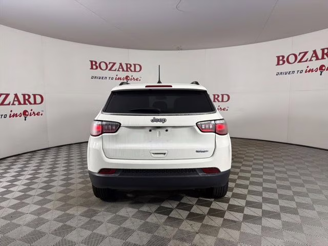 2020 White Clearcoat Jeep Compass Latitude FWD SUV