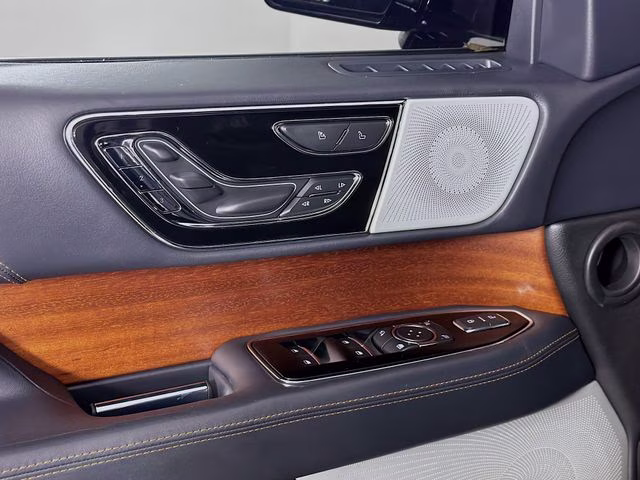 2022 Black Metallic Lincoln Navigator Black Label 4X4 SUV