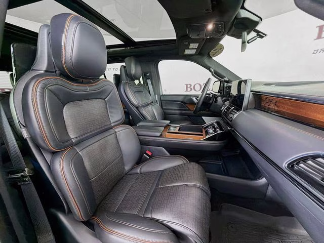 2022 Black Metallic Lincoln Navigator Black Label 4X4 SUV
