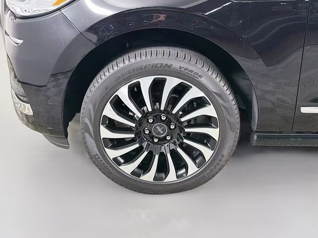 2022 Black Metallic Lincoln Navigator Black Label 4X4 SUV