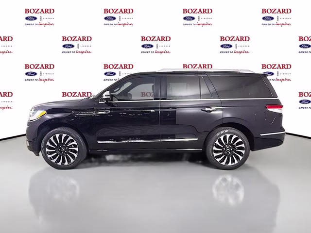 2022 Black Metallic Lincoln Navigator Black Label 4X4 SUV