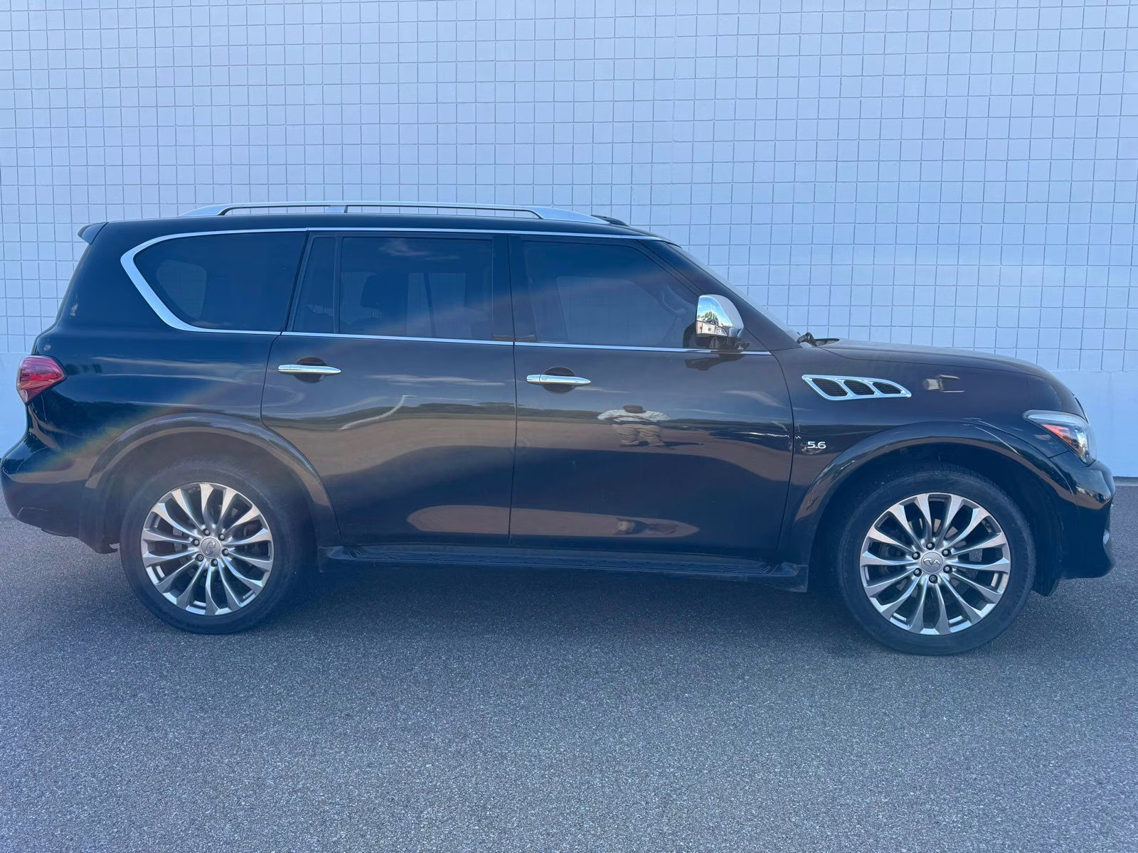 2016 Black Obsidian INFINITI QX80 Deluxe RWD SUV