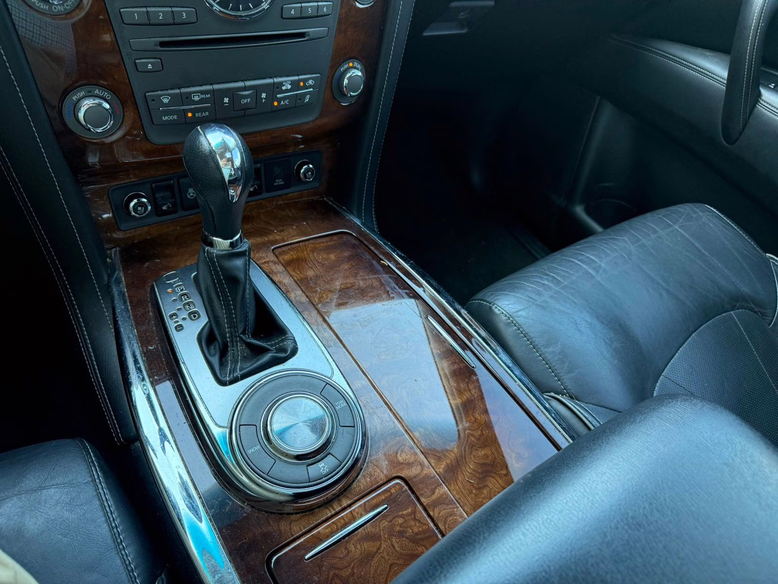 2016 Black Obsidian INFINITI QX80 Deluxe RWD SUV