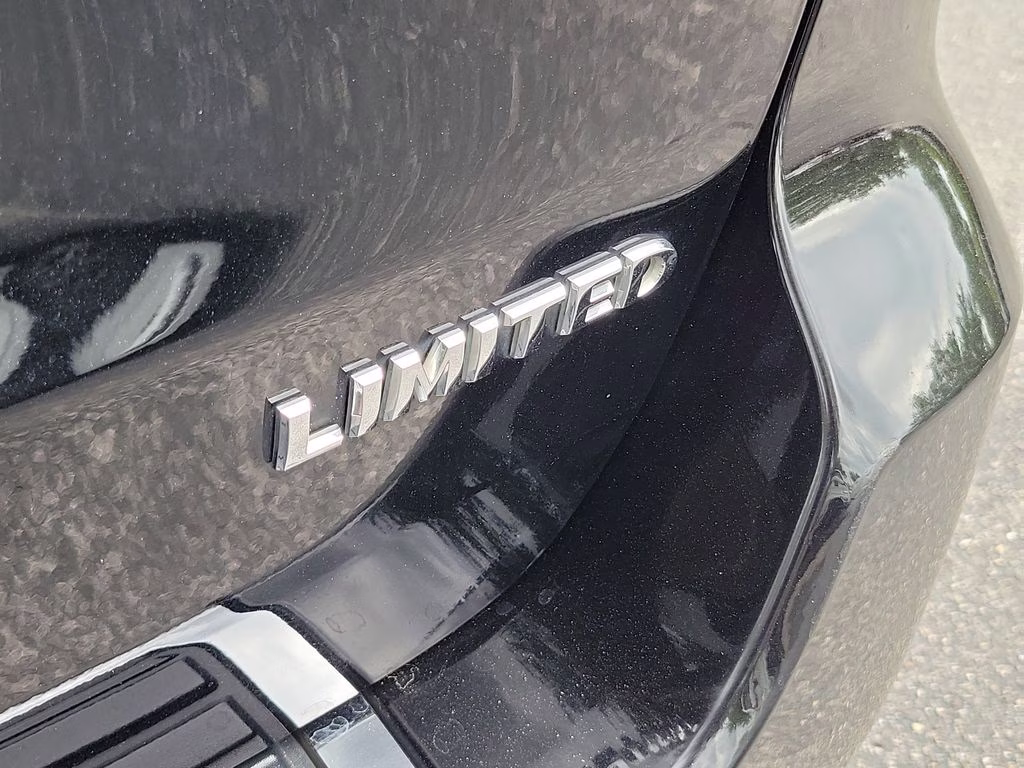 2019 Diamond Black Crystal Pearlcoat Jeep Grand Cherokee Limited 4X4 SUV