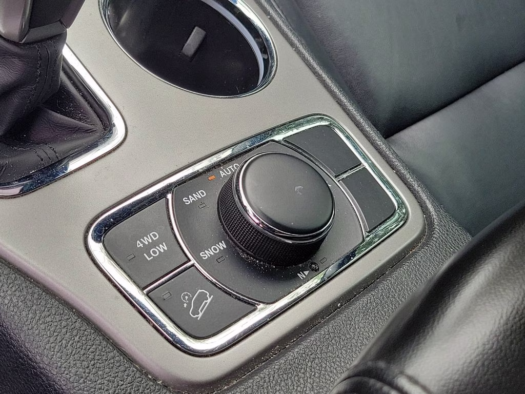 2019 Diamond Black Crystal Pearlcoat Jeep Grand Cherokee Limited 4X4 SUV