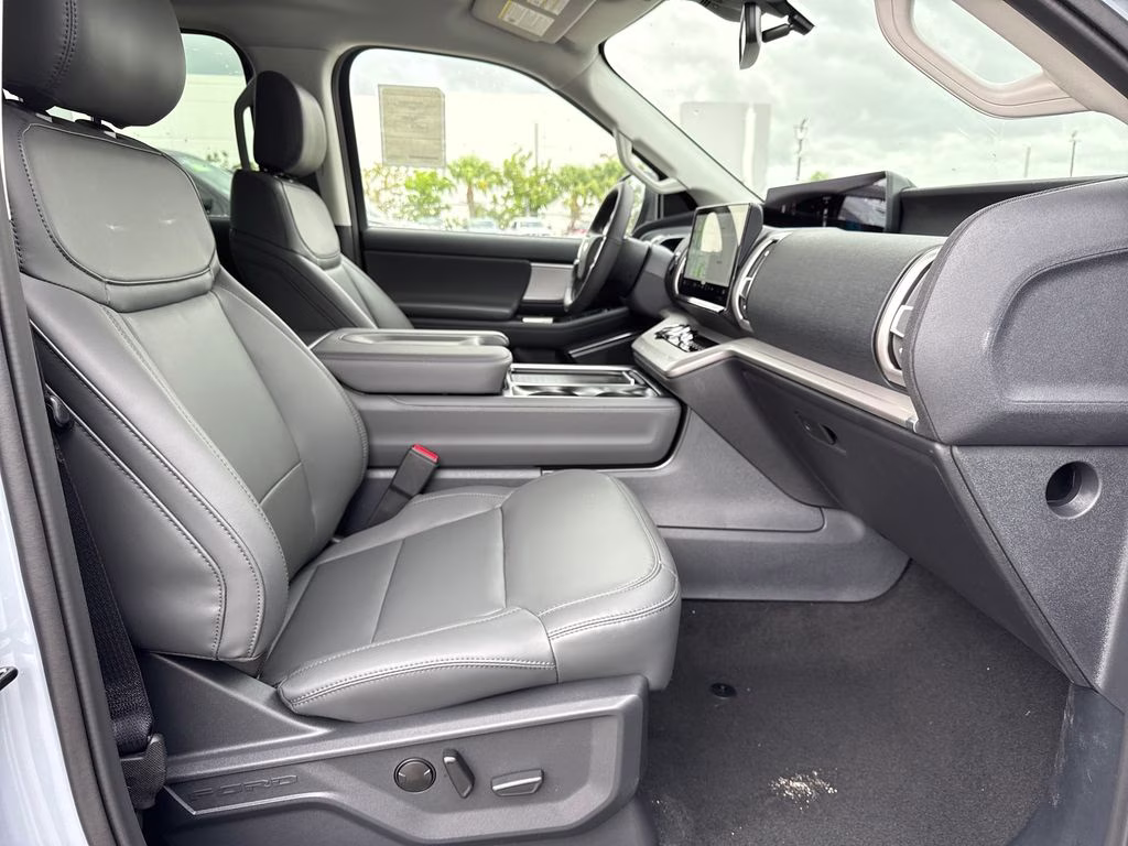 2026 Glacier Gray Met Tri-Coat Ford Expedition Active RWD SUV
