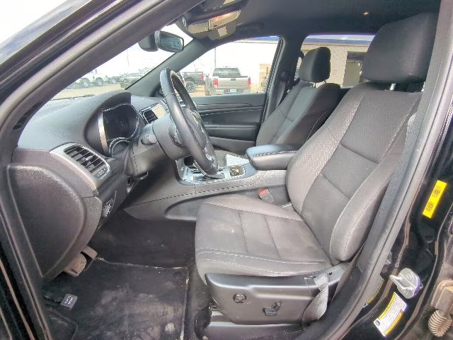 2019 Diamond Black Crystal Pearlcoat Jeep Grand Cherokee Laredo E 4X4 SUV