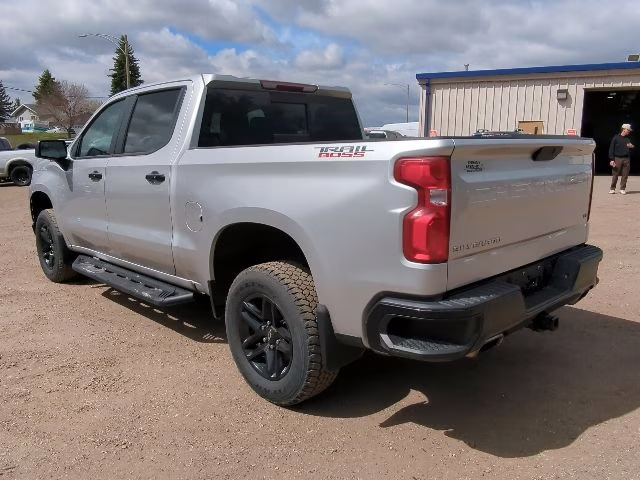 2019 Silver Ice Metallic Chevrolet Silverado 1500 LT Trail Boss 4X4 Truck