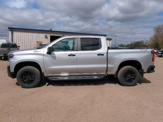 2019 Silver Ice Metallic Chevrolet Silverado 1500 LT Trail Boss 4X4 Truck