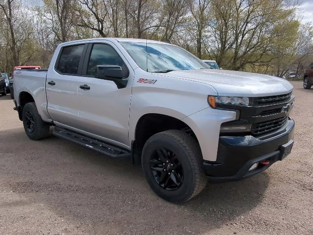 2019 Silver Ice Metallic Chevrolet Silverado 1500 LT Trail Boss 4X4 Truck