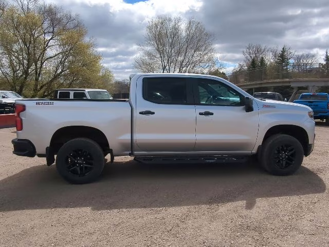 2019 Silver Ice Metallic Chevrolet Silverado 1500 LT Trail Boss 4X4 Truck
