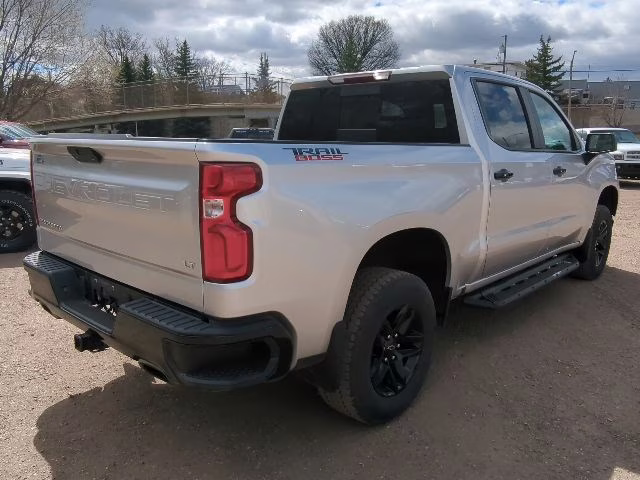 2019 Silver Ice Metallic Chevrolet Silverado 1500 LT Trail Boss 4X4 Truck