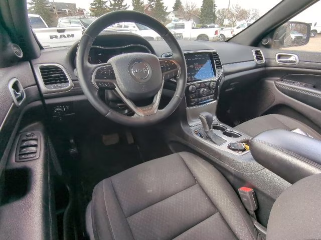 2019 Black Jeep Grand Cherokee Laredo E 4X4 SUV