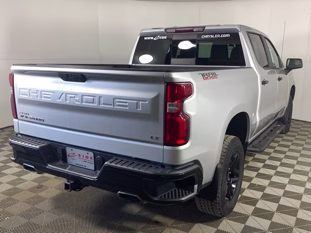 2019 Silver Ice Metallic Chevrolet Silverado 1500 LT Trail Boss 4X4 Truck