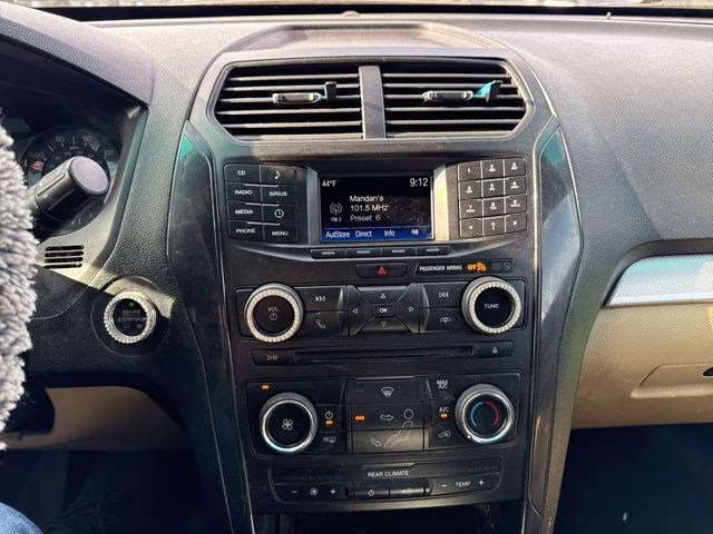 2016 Ingot Silver Ford Explorer XLT 4X4 SUV