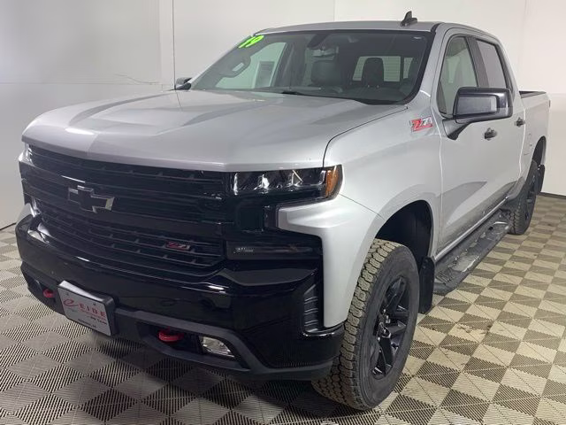 2019 Silver Ice Metallic Chevrolet Silverado 1500 LT Trail Boss 4X4 Truck