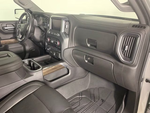2019 Silver Ice Metallic Chevrolet Silverado 1500 LT Trail Boss 4X4 Truck
