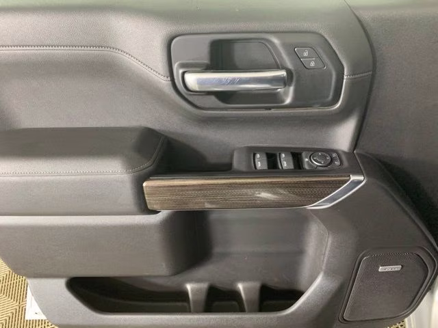 2019 Silver Ice Metallic Chevrolet Silverado 1500 LT Trail Boss 4X4 Truck
