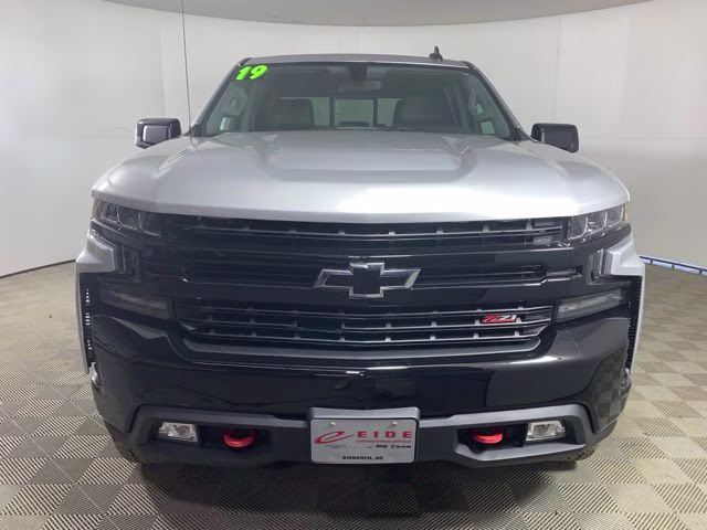 2019 Silver Ice Metallic Chevrolet Silverado 1500 LT Trail Boss 4X4 Truck