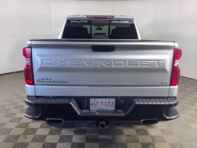 2019 Silver Ice Metallic Chevrolet Silverado 1500 LT Trail Boss 4X4 Truck