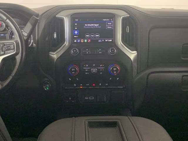 2019 Silver Ice Metallic Chevrolet Silverado 1500 LT Trail Boss 4X4 Truck