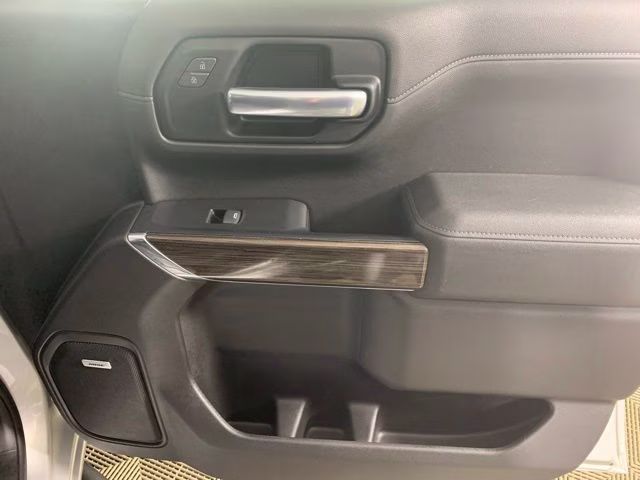 2019 Silver Ice Metallic Chevrolet Silverado 1500 LT Trail Boss 4X4 Truck