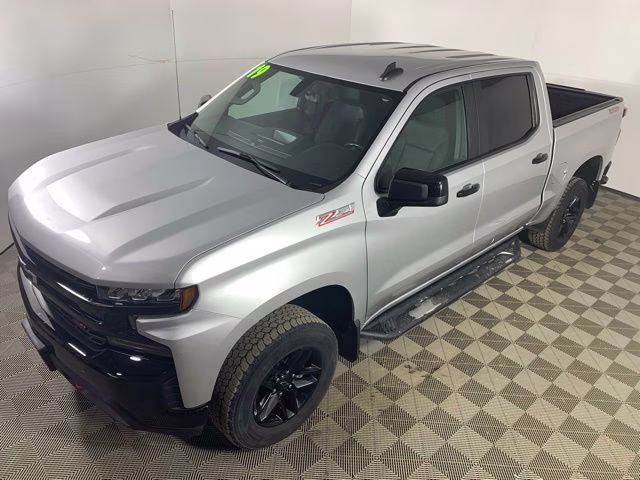 2019 Silver Ice Metallic Chevrolet Silverado 1500 LT Trail Boss 4X4 Truck