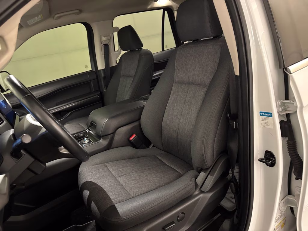2022 Oxford White Ford Expedition XLT 4X4 SUV