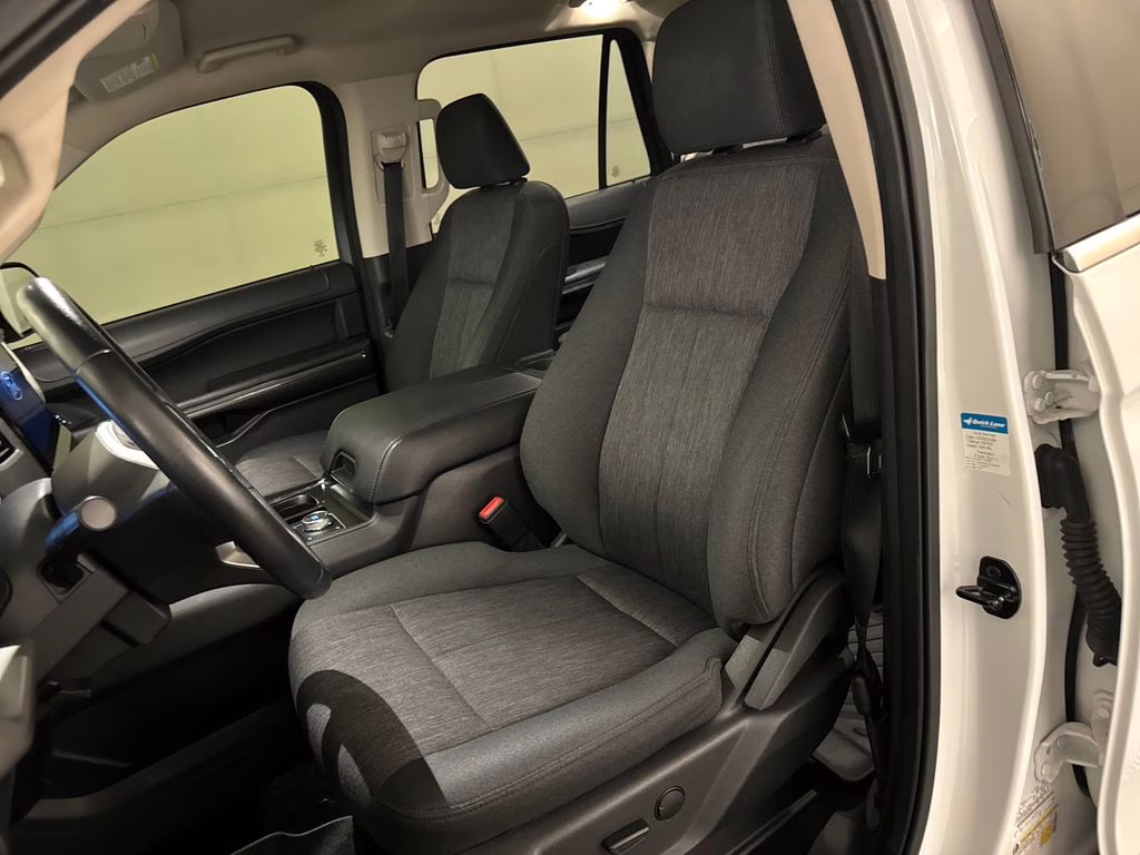 2022 Oxford White Ford Expedition XLT 4X4 SUV