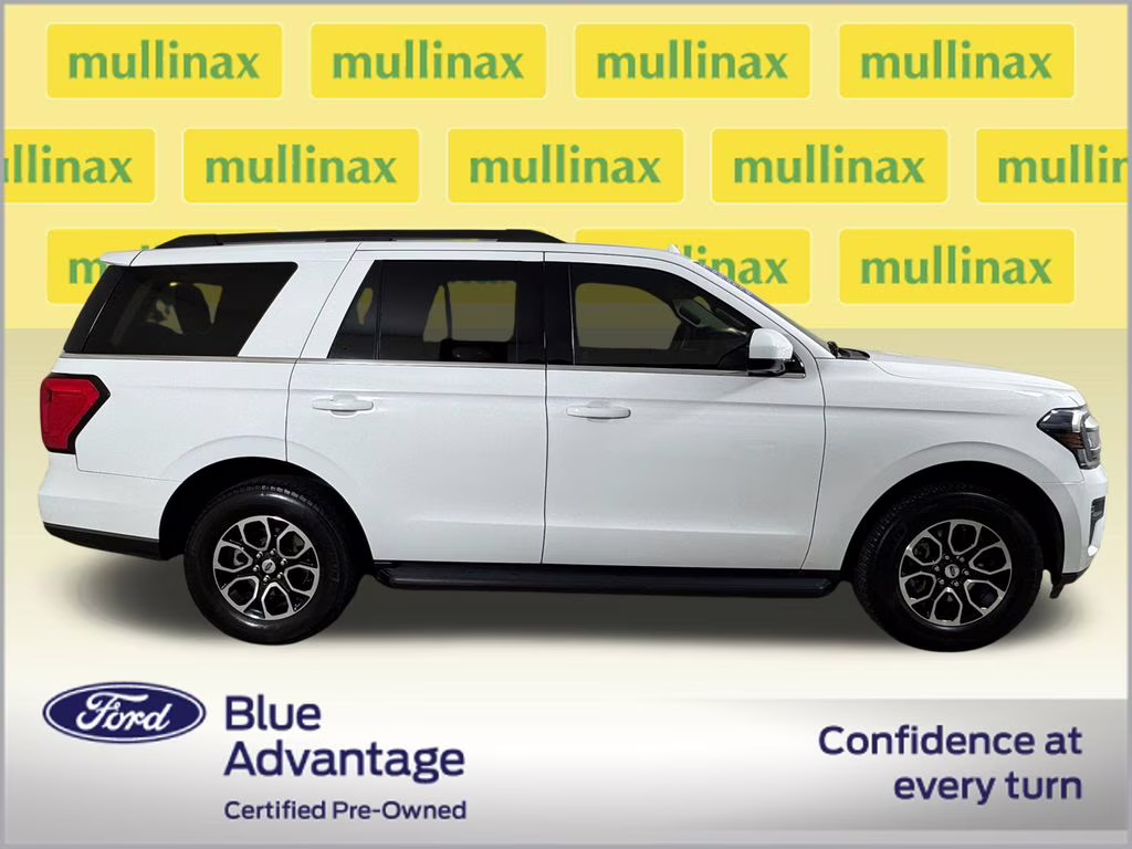 2022 Oxford White Ford Expedition XLT 4X4 SUV