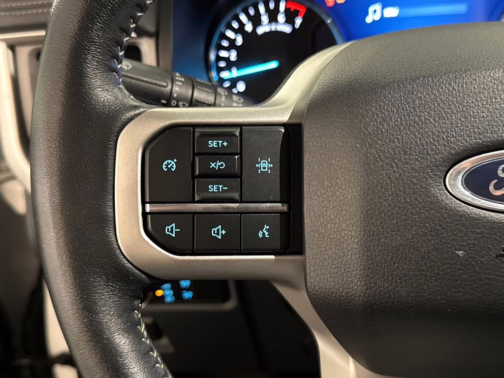 2022 Oxford White Ford Expedition XLT 4X4 SUV