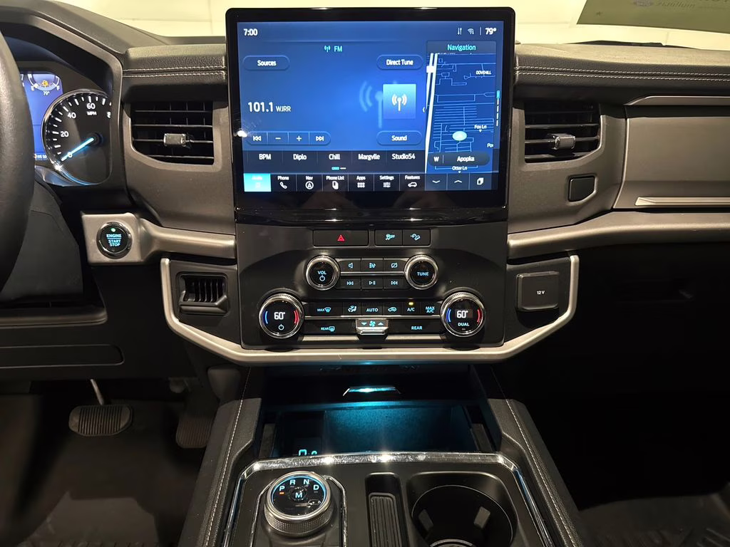 2022 Oxford White Ford Expedition XLT 4X4 SUV