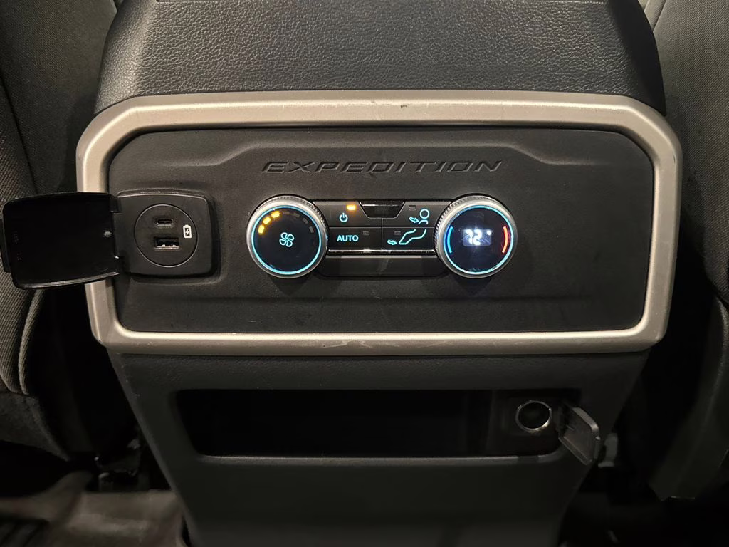 2022 Oxford White Ford Expedition XLT 4X4 SUV