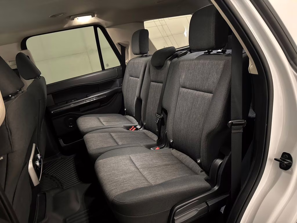 2022 Oxford White Ford Expedition XLT 4X4 SUV