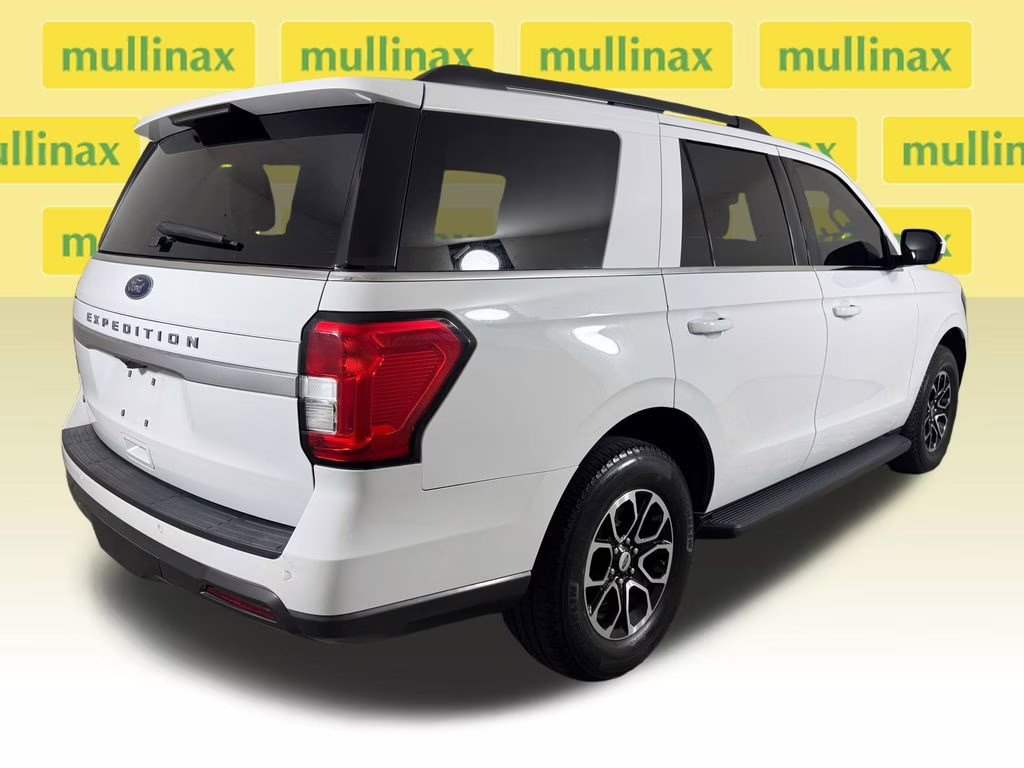 2022 Oxford White Ford Expedition XLT 4X4 SUV