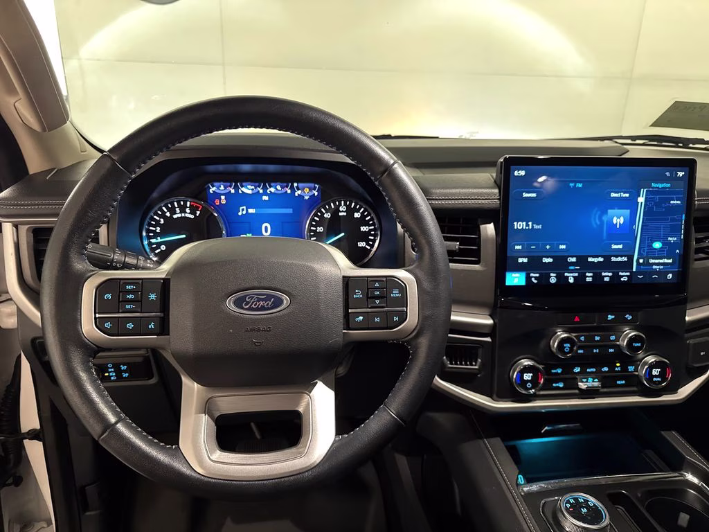 2022 Oxford White Ford Expedition XLT 4X4 SUV