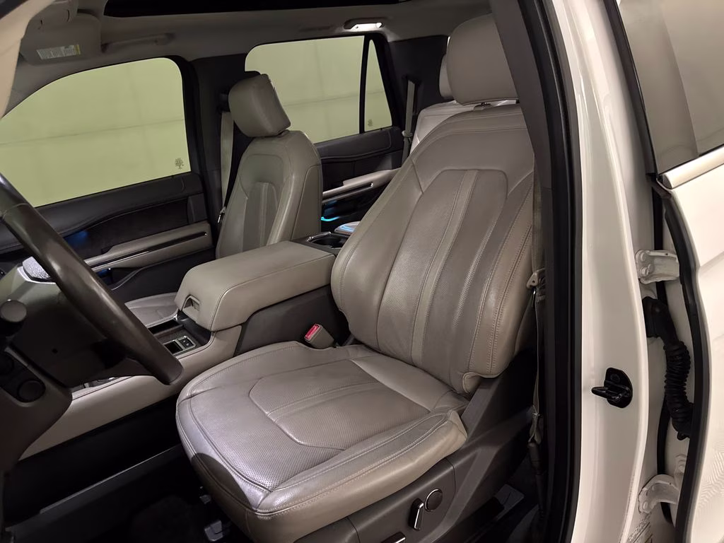2018 White Platinum Clearcoat Metallic Ford Expedition Limited RWD SUV