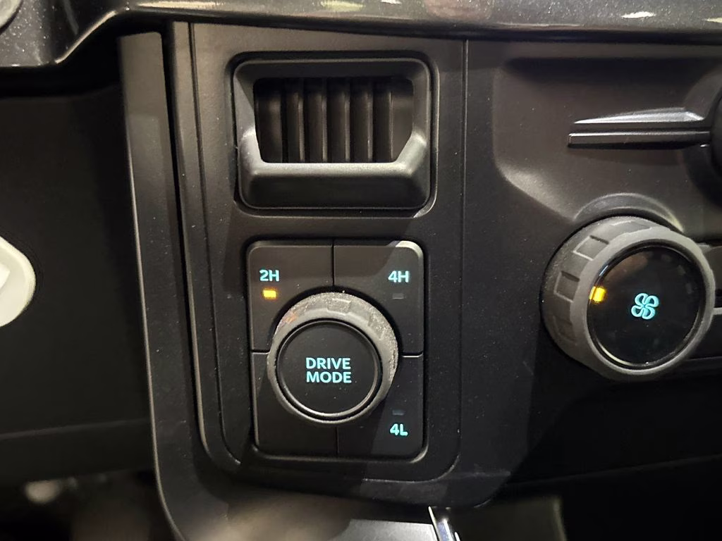 2024 Oxford White Ford F-150 STX 4X4 Truck