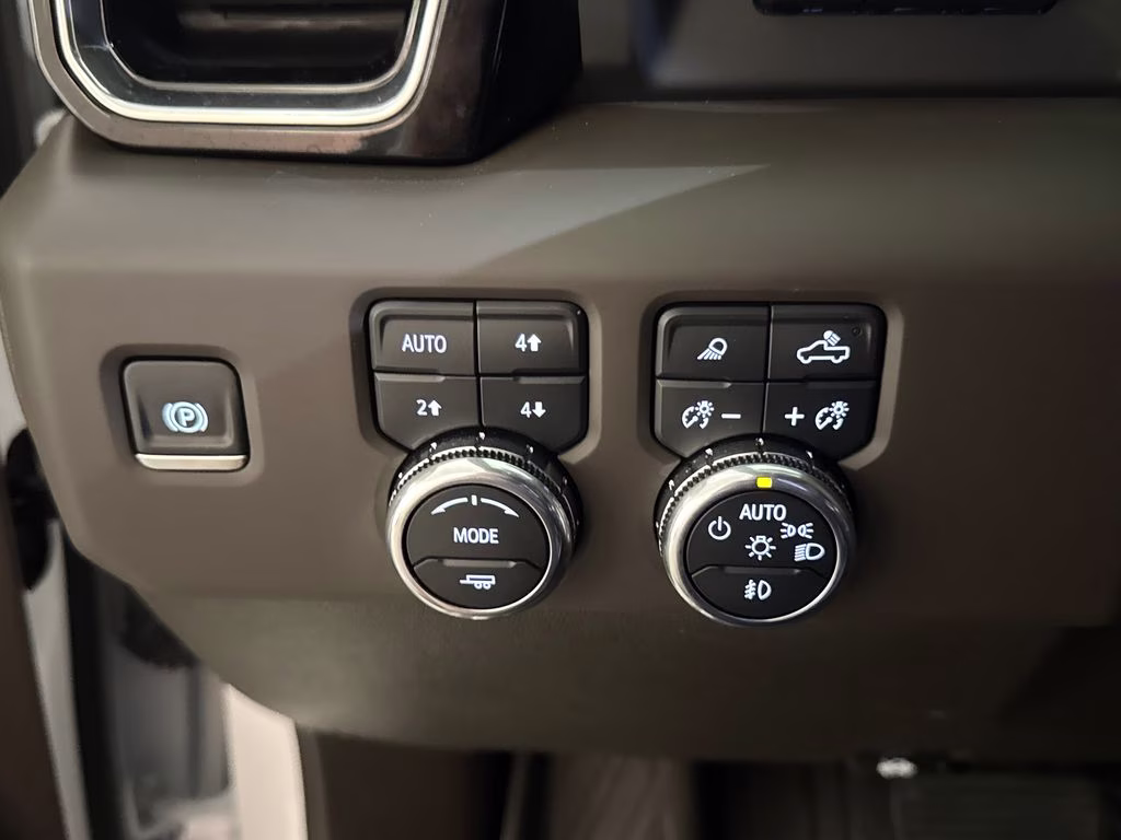 2025 White Frost Tricoat GMC Sierra 3500HD Denali 4X4 Truck