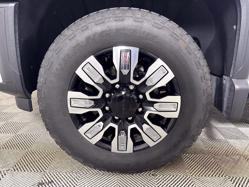 2025 White Frost Tricoat GMC Sierra 3500HD Denali 4X4 Truck