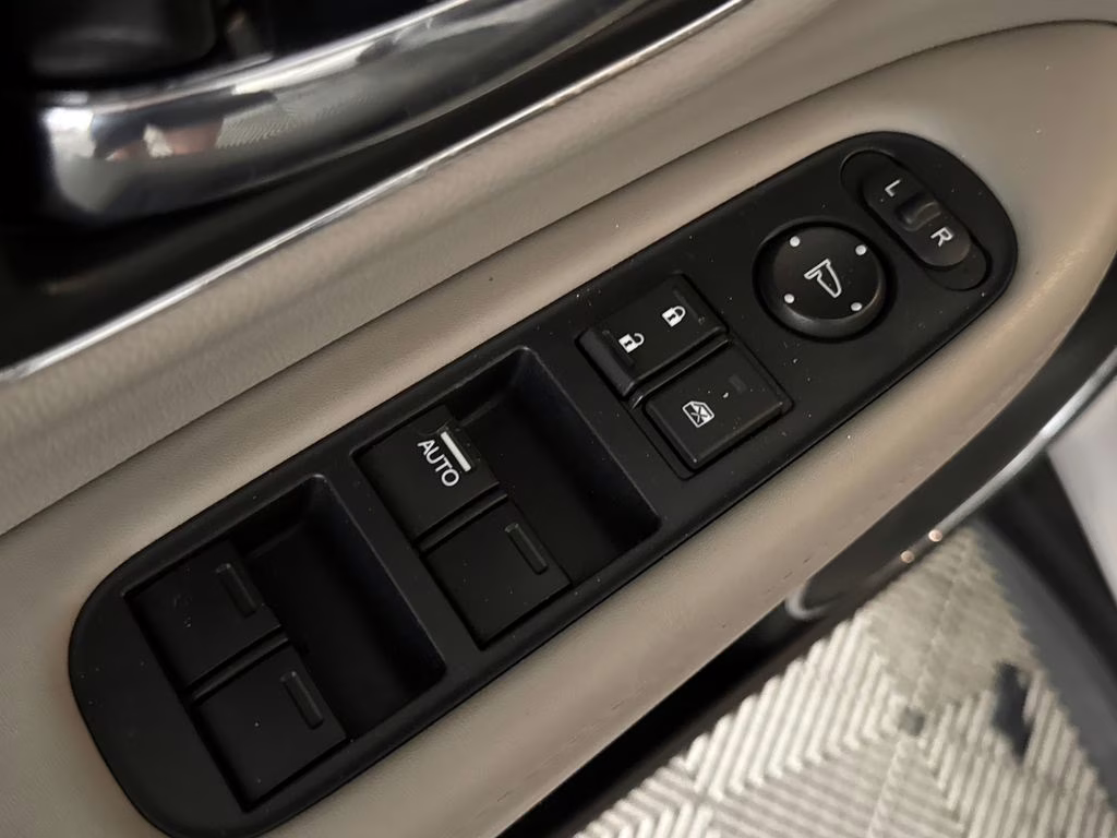 2018 Lunar Silver Metallic Honda HR-V EX-L AWD SUV