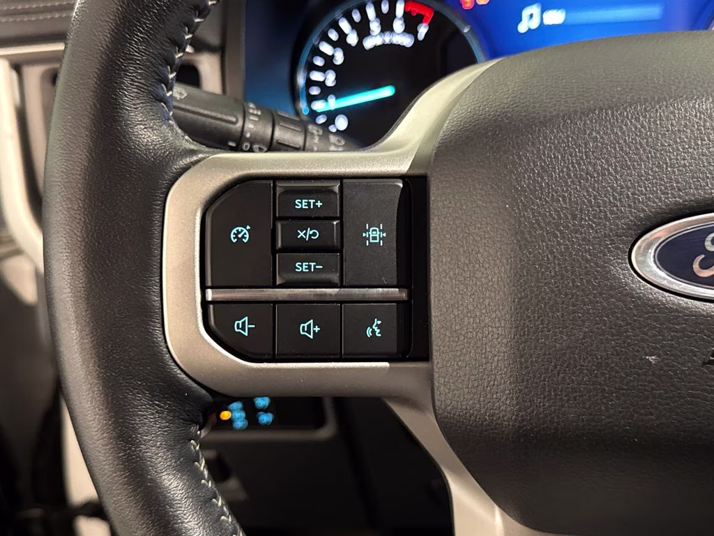 2022 Oxford White Ford Expedition XLT 4X4 SUV