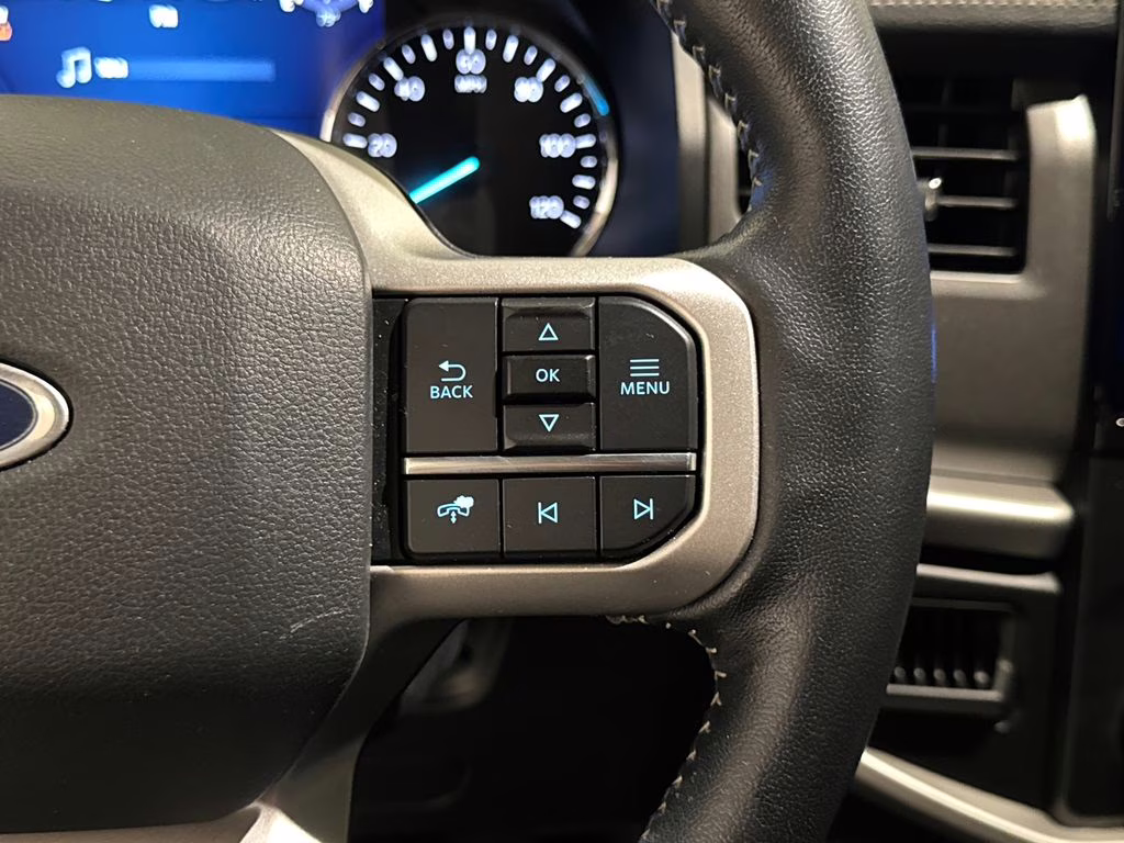 2022 Oxford White Ford Expedition XLT 4X4 SUV